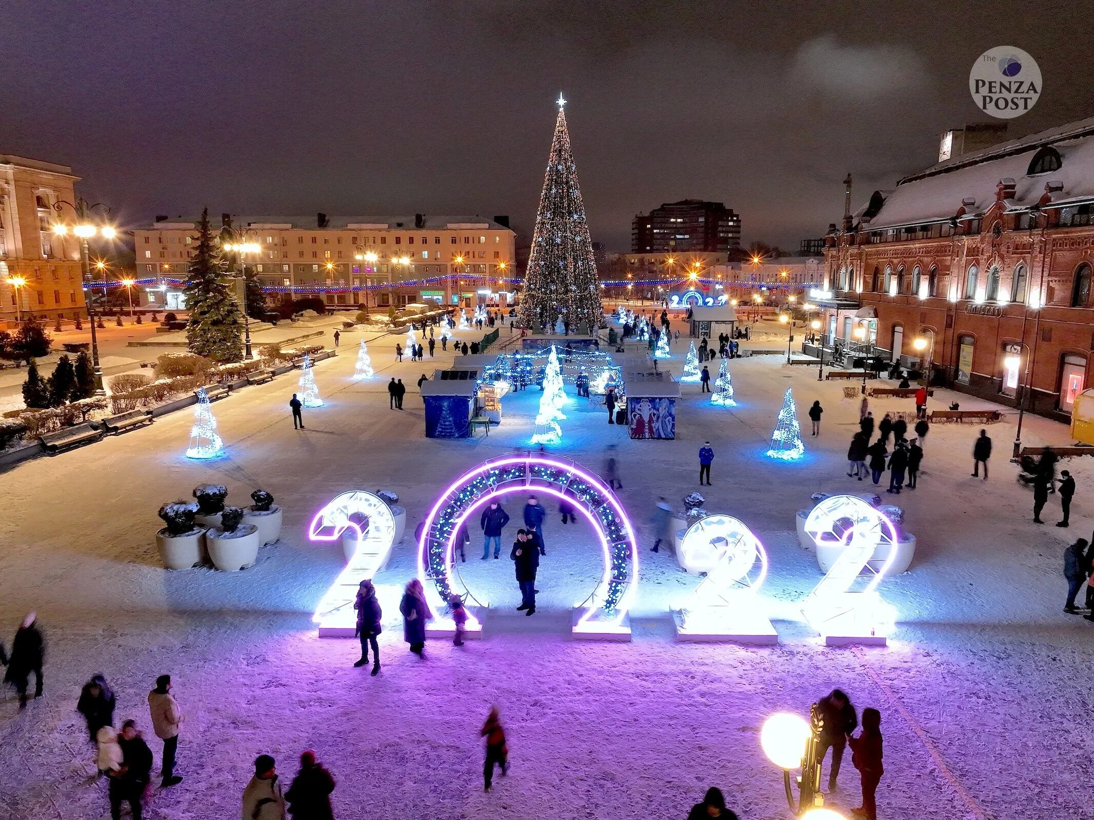 Погулять пензе. Площадь Ленина Пенза новый год. Пенза Центральная площадь. Пенза Главная площадь. Новый год на площади Ленина в г.Пенза.