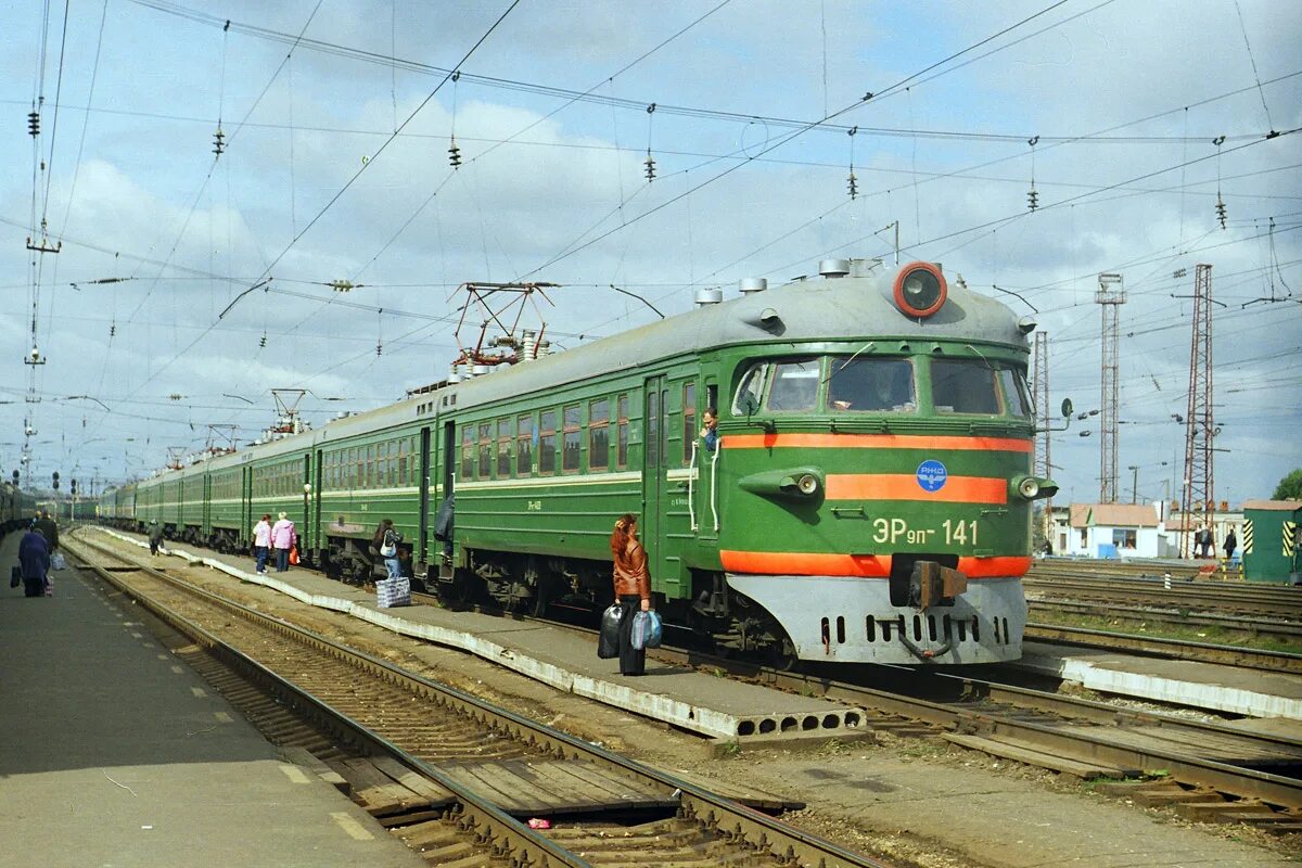 Эр9 электропоезд. Эр9 электропоезд внутри. Эр9п 132. Электропоезд эр9п кабина. Электричка пенза ртищево сегодня