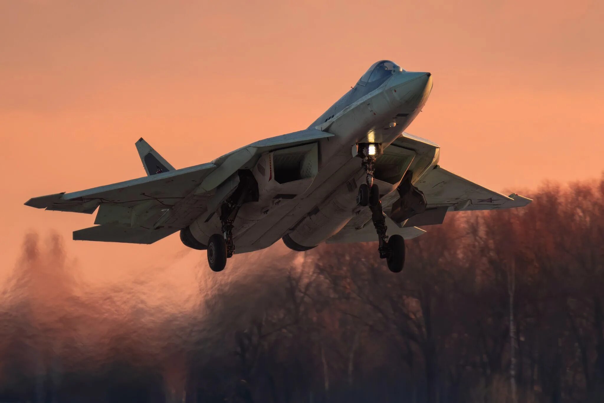 Новости истребители. Су-57 истребитель. Су-57 реактивный самолёт. Истребитель пятого поколения Су 57. Су-57 двухдвигательный реактивный самолёт.