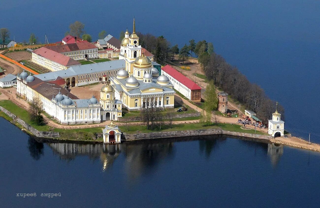 Город нилов где. Монастырь Нило-Столобенская пустынь. Нило-Столобенская пустынь Осташков. Нило-Столобенская пустынь на озере Селигер. Нилова Столобенская пустынь.