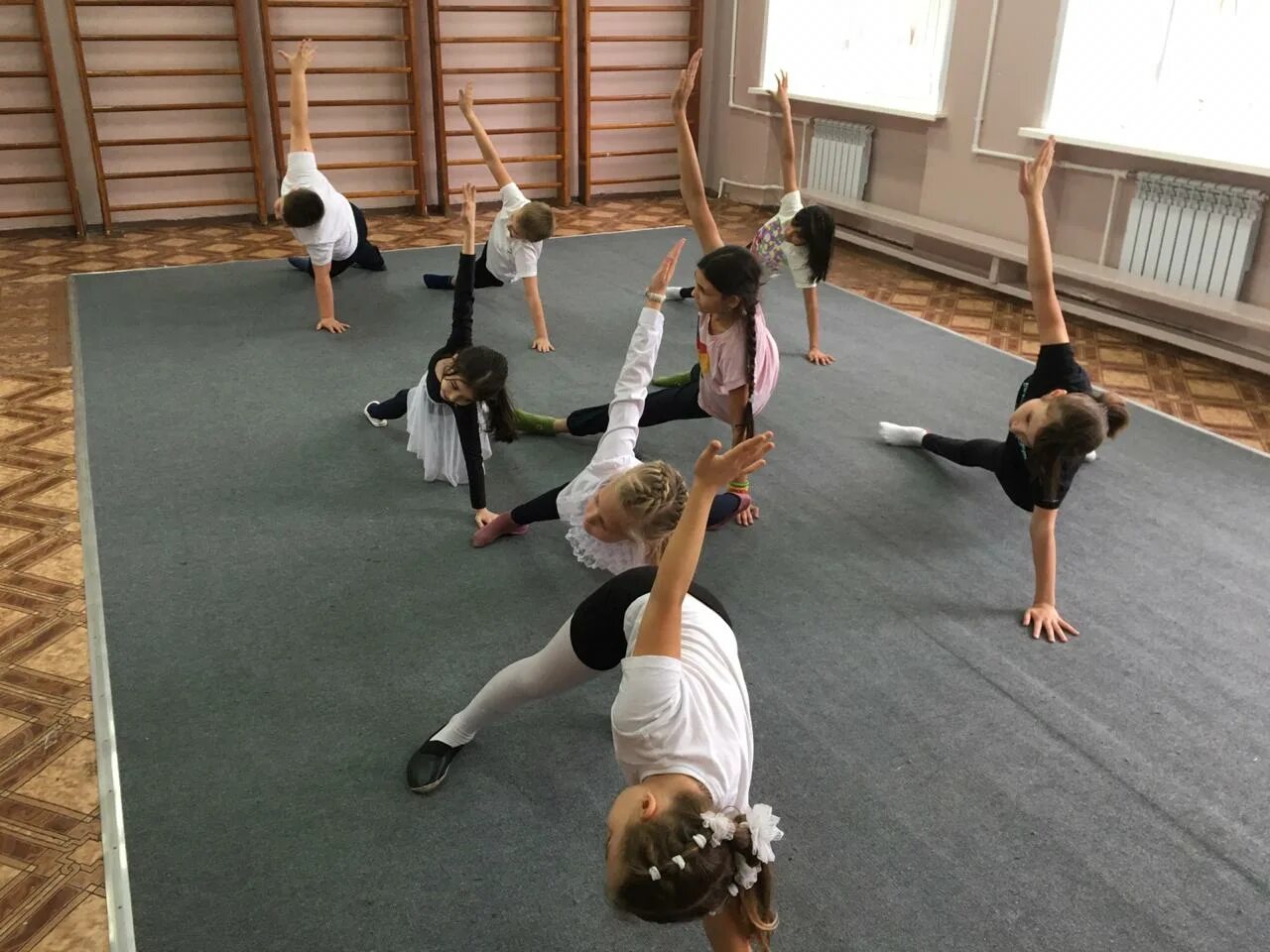 Продолжаем занятия. Тренировка юных танцоров. Детский хореографический коллектив Azart Саров.