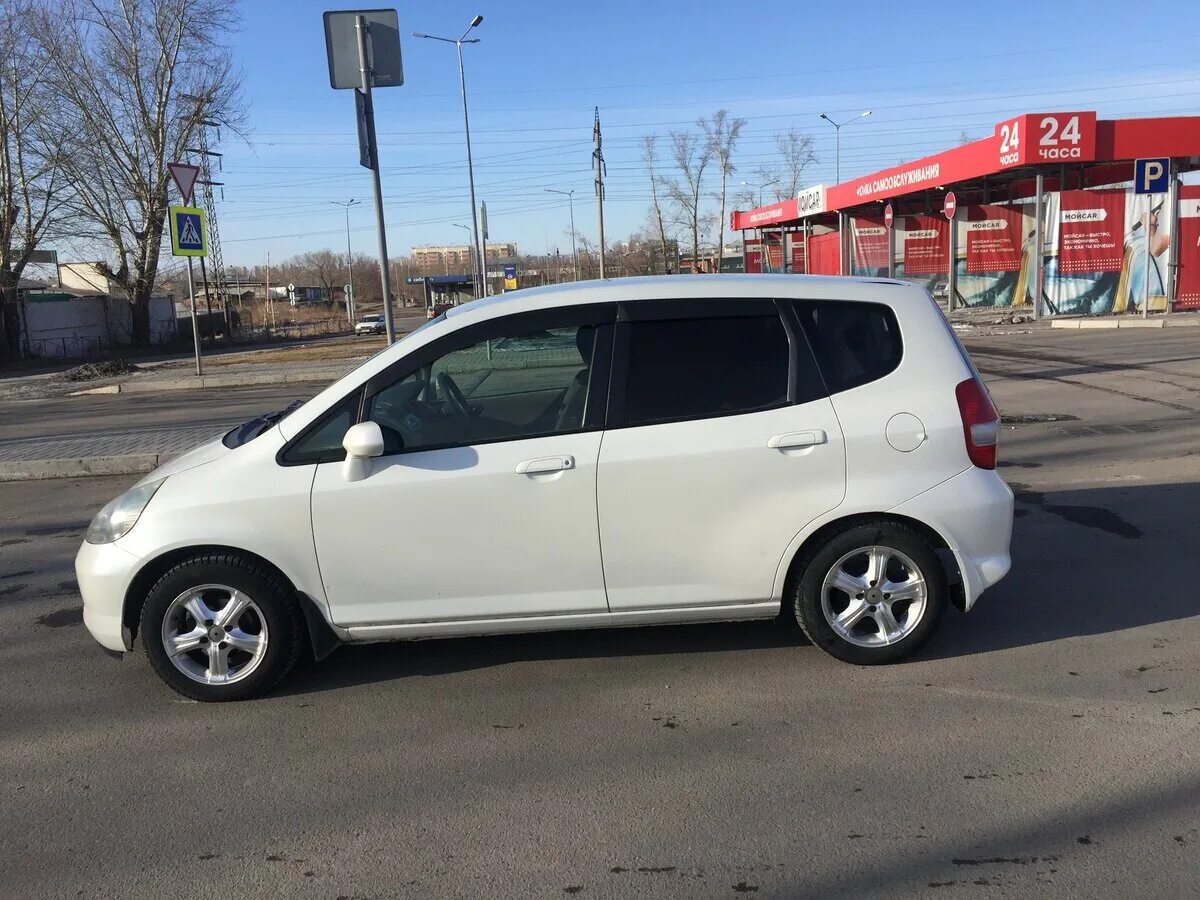 Хонда фит 2001 белый. Honda Fit 2001. Хонда фит хэтчбек 2001 белый. Хонда фит 2003 белый. Купить хонда фит 2001