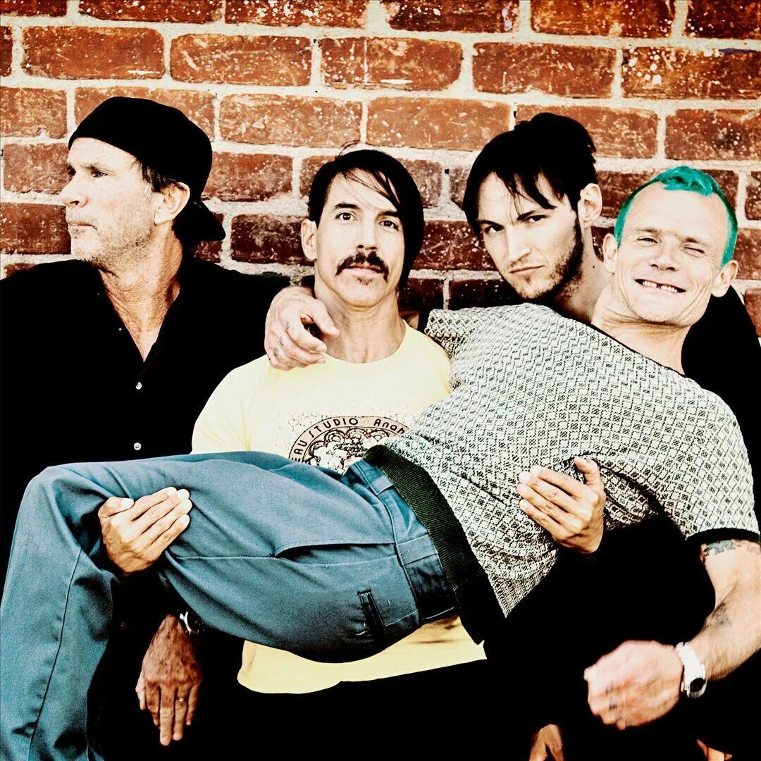 Перевод песни peppers. Red hot Chili Peppers. Ред хот Чили пеперс. Джек Айронс RHCP. Red Chili Peppers группа.