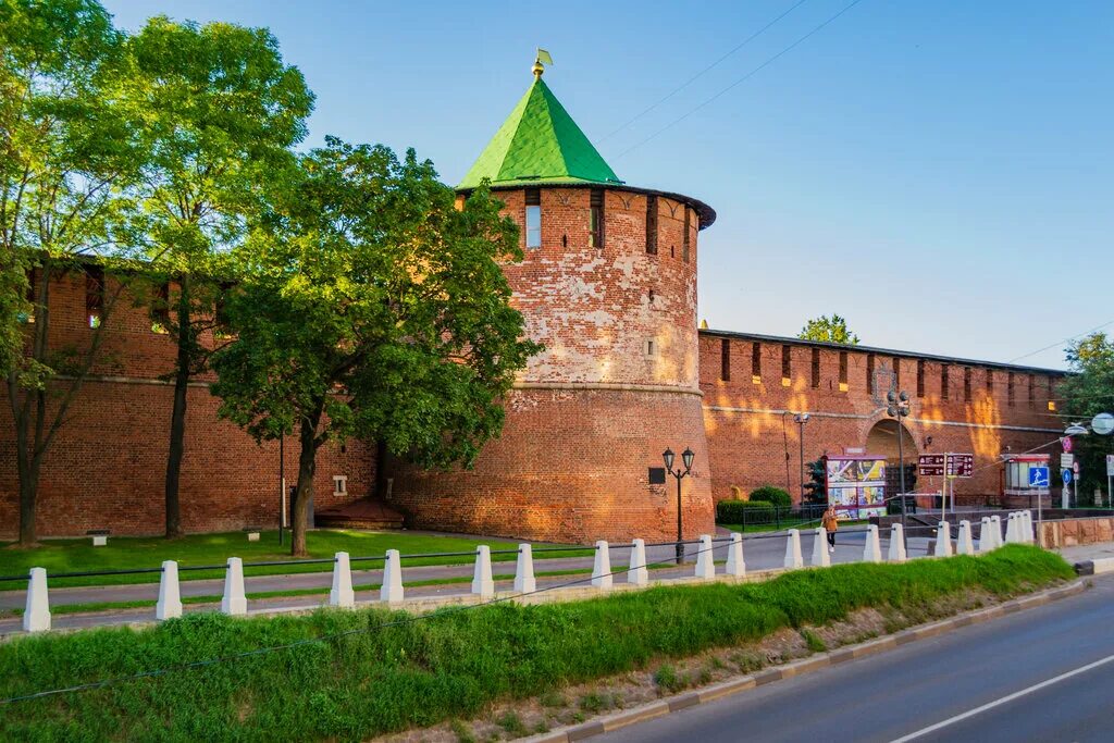 Нижегородский кремль единственный в стране имеющий. Кладовая башня Нижегородского Кремля. Кладовая башня Кремля Нижний Новгород. Музей «кладовая башня» Нижний Новгород. Пороховая башня Нижегородского Кремля.