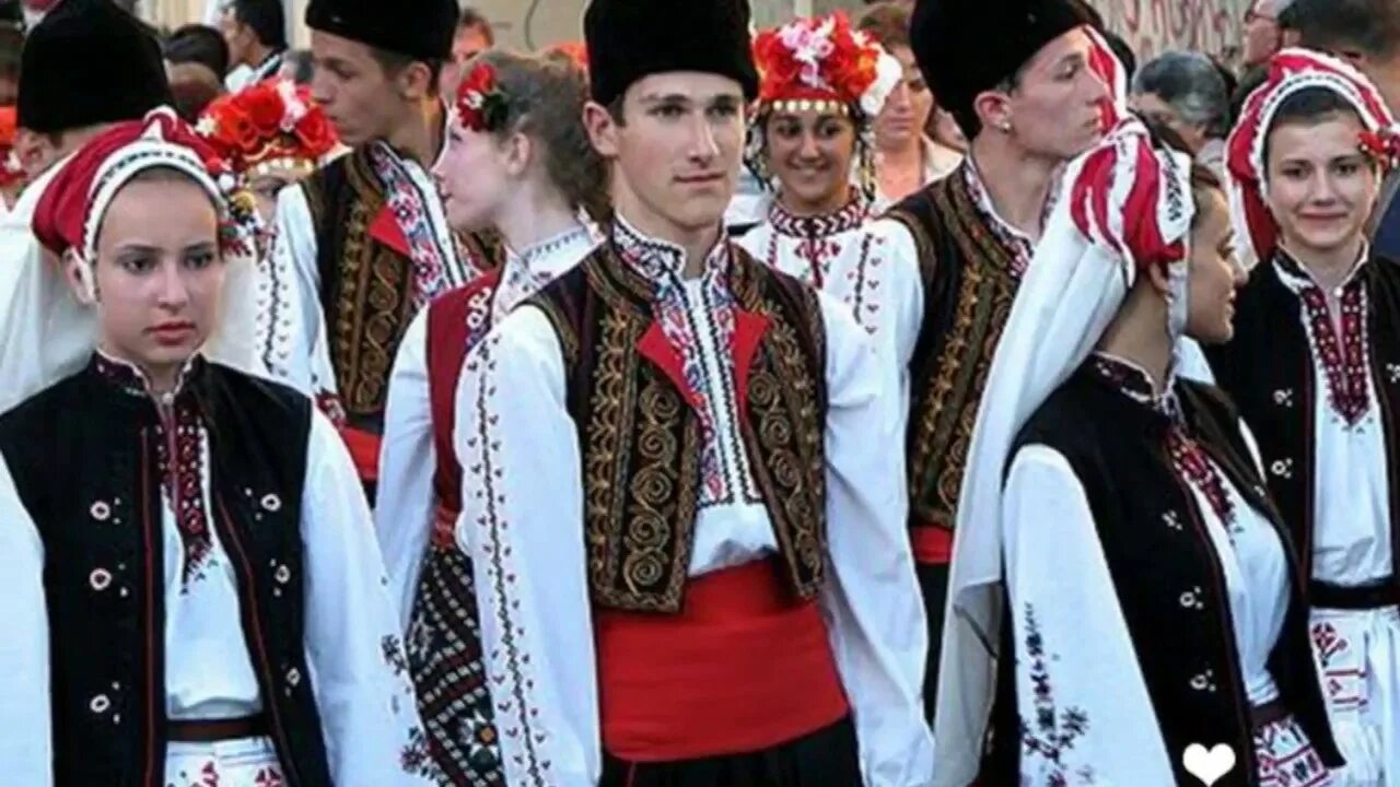 Сербы и болгары. Национальный костюм болгар в бессарабии. Национальный костюм болгар в бессарабии. Болгарка женщина. Болгарский костюм.