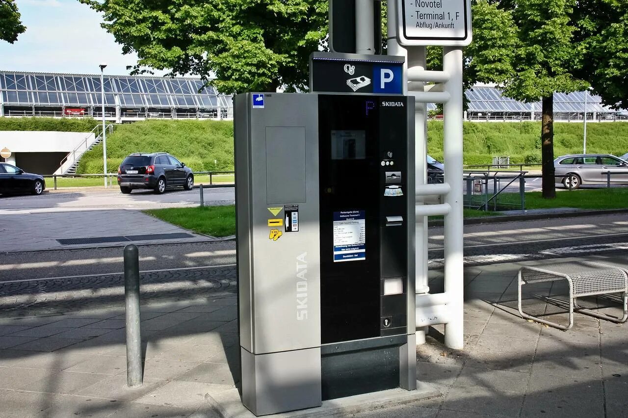 Паркоматы нижний новгород. Парковочная система платной парковки. Парковочный автомат. Платежный терминал на парковке. Оплата парковки.
