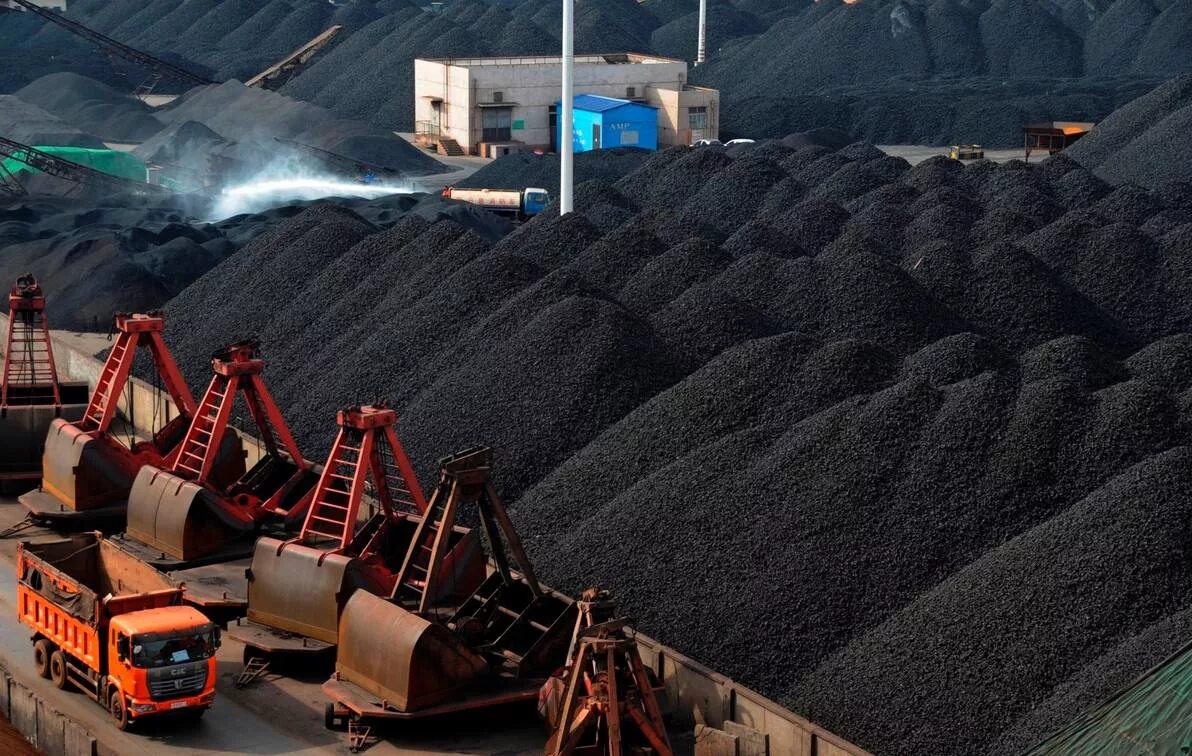 Добыча и использование угля. Каменный уголь Китай. Каменный уголь угольная промышленность Японии. Добыча полезных ископаемых. Природные ресурсы Китая.
