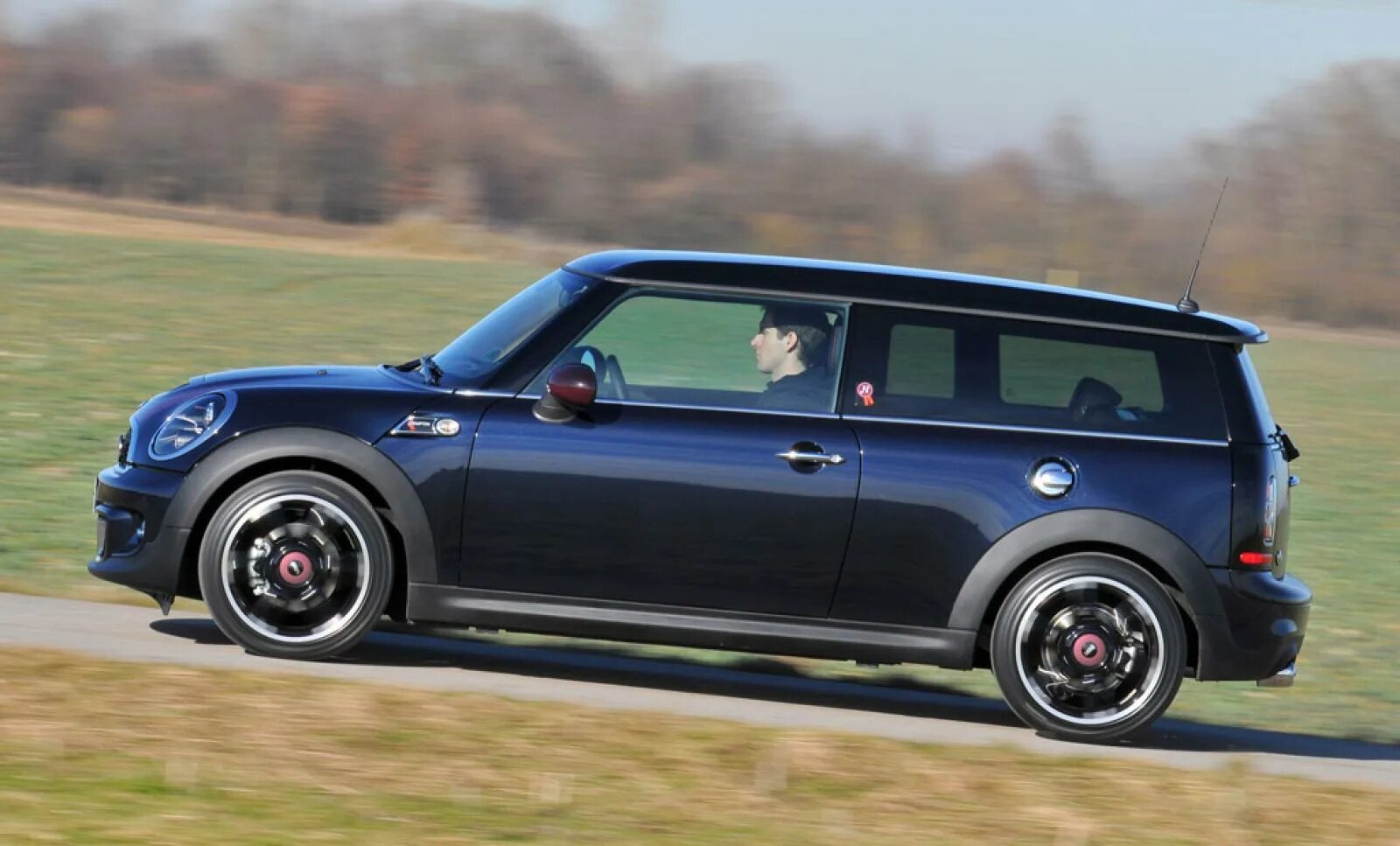 Мини купер дубровский. Mini Cooper Clubman 2012. Мини Купер Клабмен габариты. Mini Cooper Clubman габариты. Mini Cooper r55.