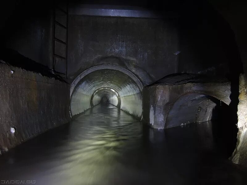 Коллектор петербург. Канализационный тоннель. Канализационный коллектор внутри. Тоннель канализации. Коллектор подземный.