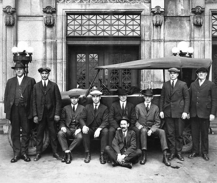 Решение 1 4/9 • 1 5/13 - 2 1/12• 4 4/15. 11. Что такое ревущие 20 е годы. Двадцатых в 2 5. Америка в 20-е годы.