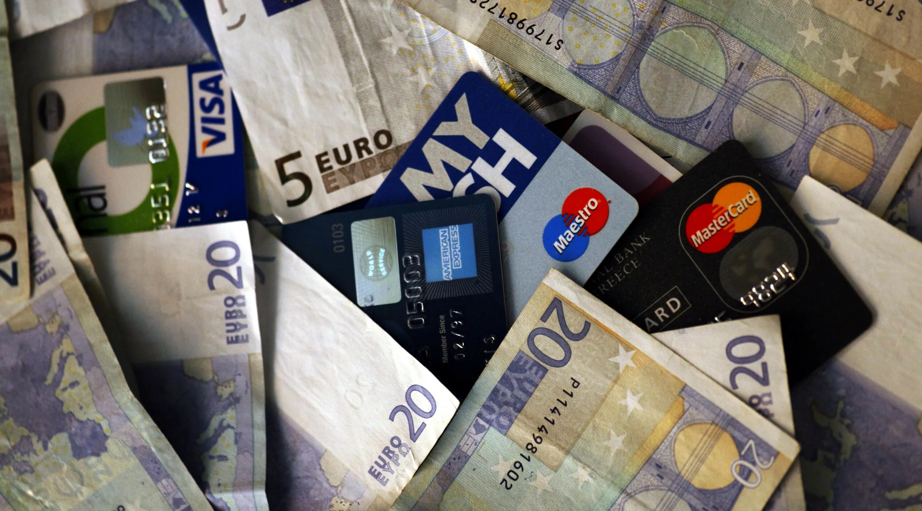 Дебетовая карта в евро. Kreditkarten. Advcash тариф. Виртуальная карта виза европейского банка. Как сделать карту евро.