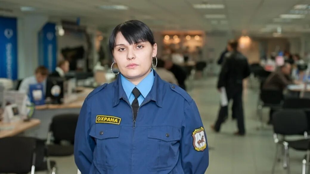 Охрана женщины. Форма охраны для женщин. Женщина охранница. Devushka oxrannik. Работа охранник левый берег