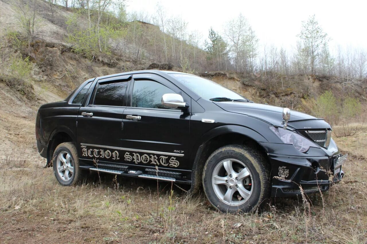 Кузов санг енг. SSANGYONG Actyon Sports. SSANGYONG Actyon Sports 2008. SSANGYONG Actyon 2008 Tuning. SSANGYONG Actyon Sports лифт.
