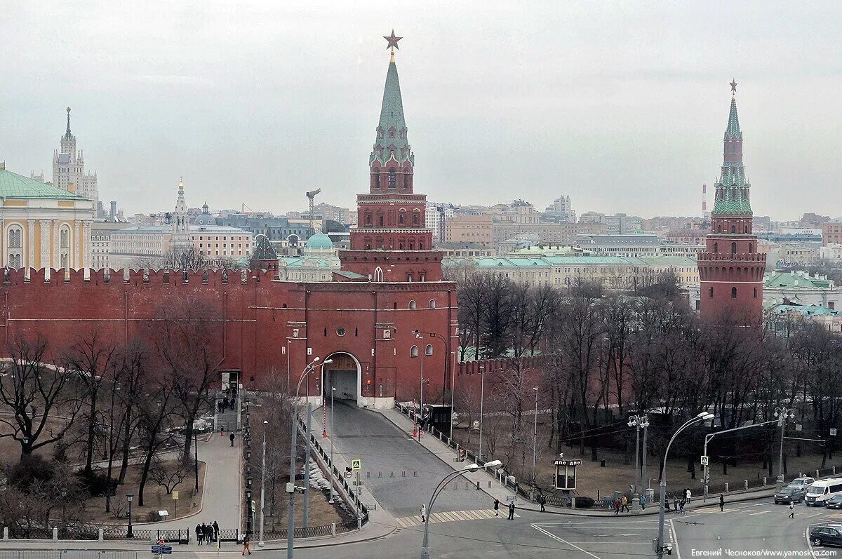 Москва расположена на боровицком холме. Боровицкая башня Московского Кремля. Боровицкие ворота Московского Кремля. Боровицкий холм Московского Кремля. Боровицкая (Предтеченская) башня.