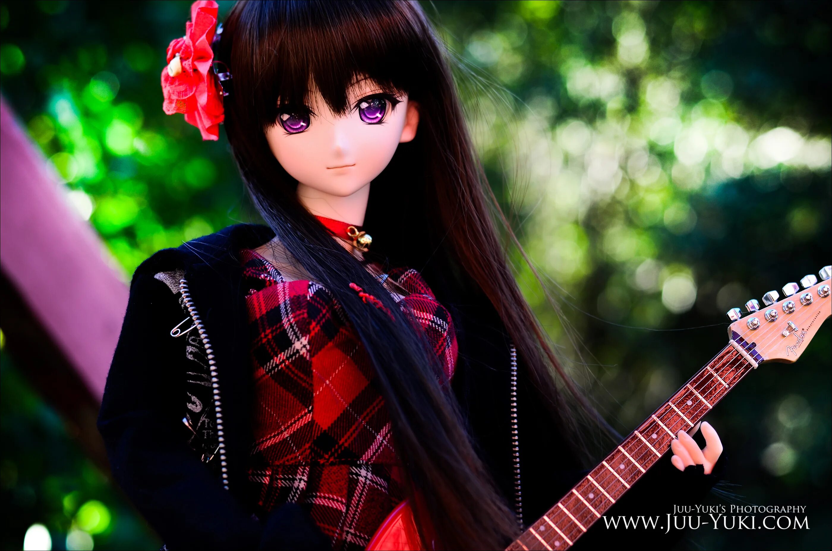 Включи песню кукла. Куклы музыкальные с гитарой. Куколка музыкальный инструмент. Кукла с музыкой. Красивые творческие композиции с куклами.