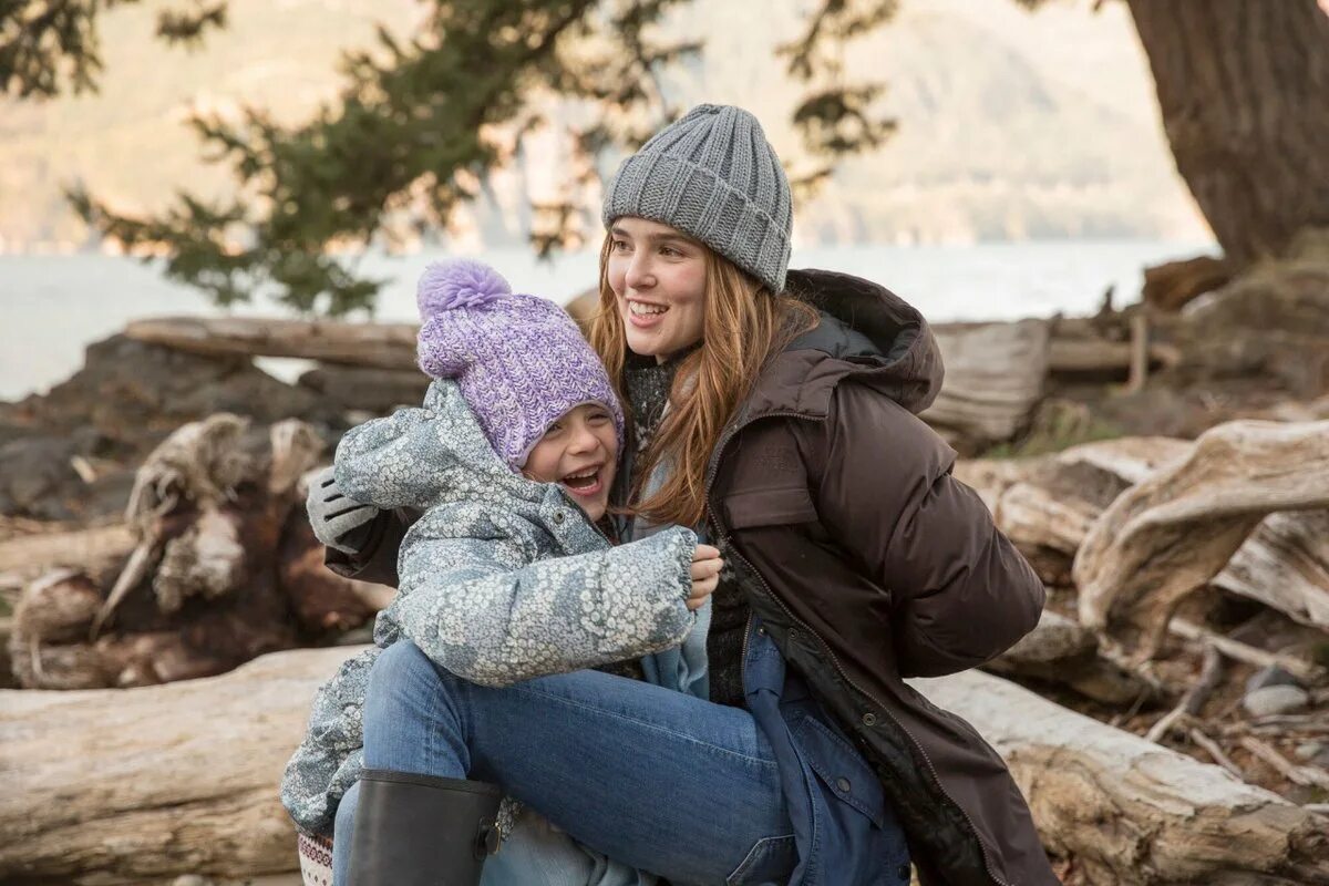 Зои дойч. Логан миллер и зои дойч. Зои дойч матрица времени. Here i fall. Матрица времени кадры из фильма.