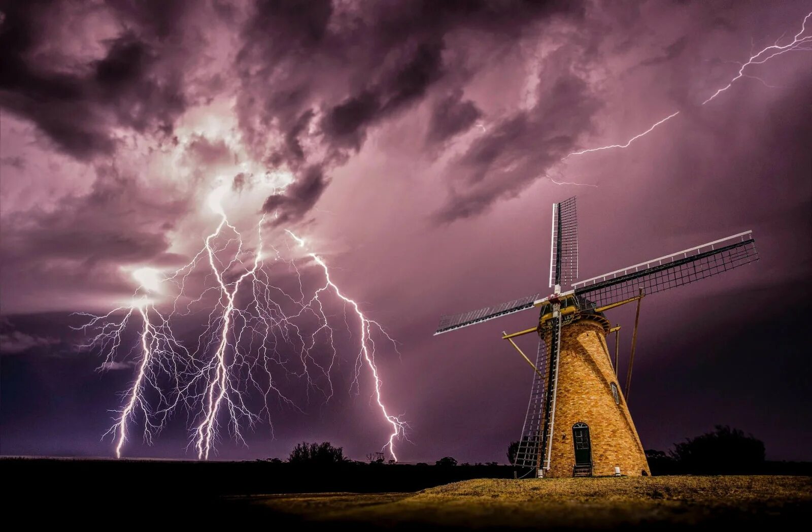 Красивая молния. Молния гром шаровая молния гроза. Мы с тобой громоотводы грозы и дожди. Мы с тобой громоотводы грозы и дожди. Мы с тобой громоотводы грозы и дожди.