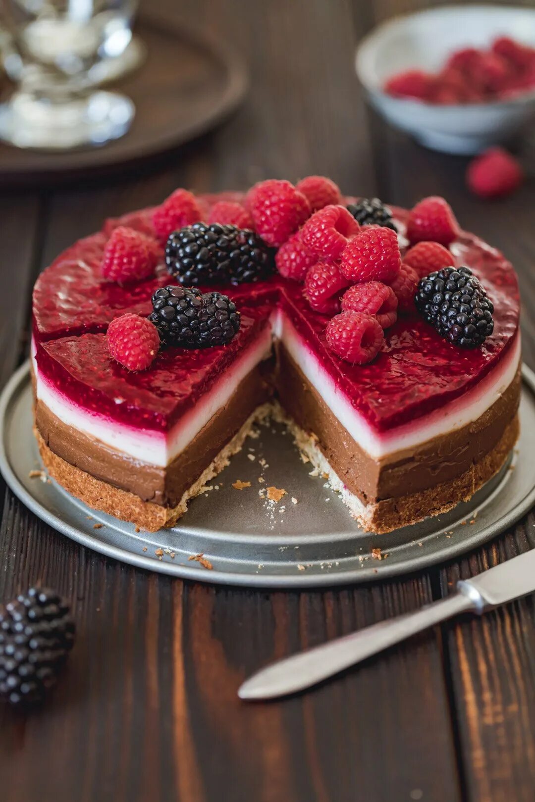 Торт ягода малина. С чем сочетается малина в торте. С чем сочетается малина в торте. С чем сочетается малина в торте. Торт малиновый бриз.