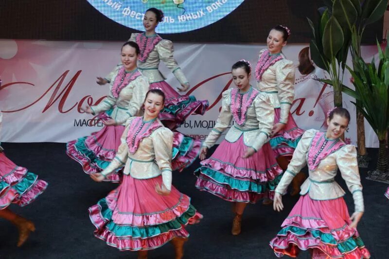 платье для кадрили. сценический костюм. фольклорный костюм для девочки. женский костюм для кадрили. одежда кадриль.