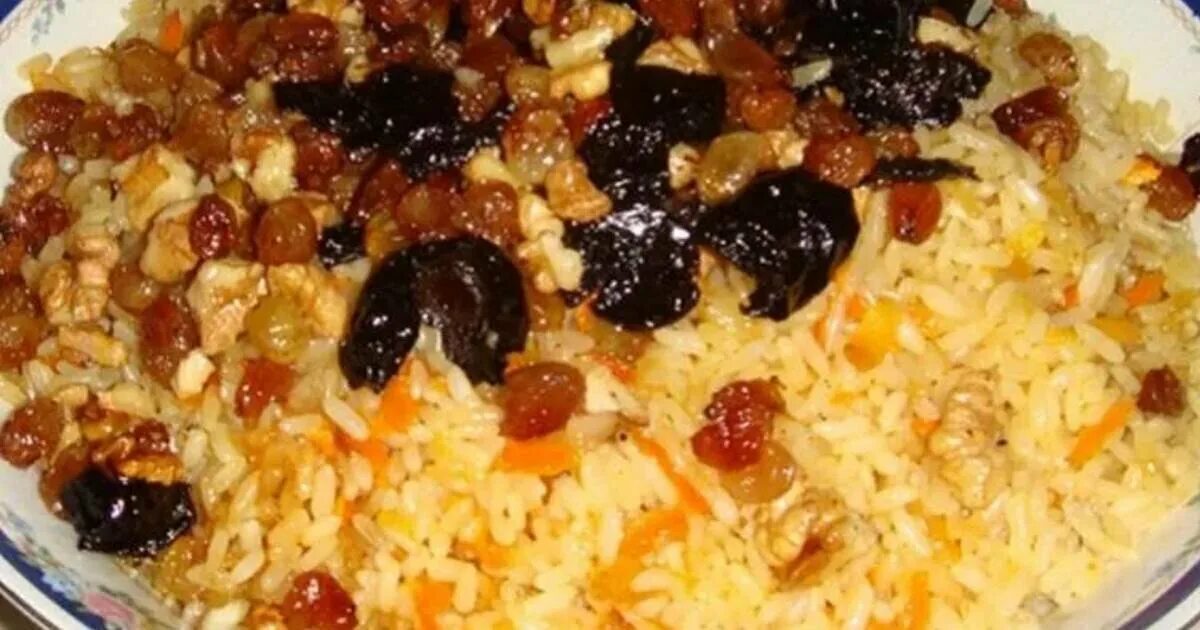 Плов из сухофруктов с рисом. Плов али-мусамба. армянский плов с изюмом. армянский фруктовый плов. плов с сухофруктами изюм курага.