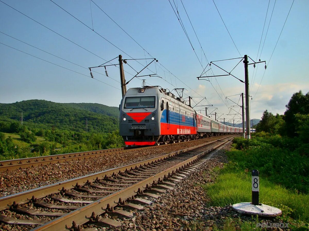 Поезд владикавказ. Эп1м 500. эп1м 500 в кисловодске. эп1м 511. эп1м 500 с поездом.