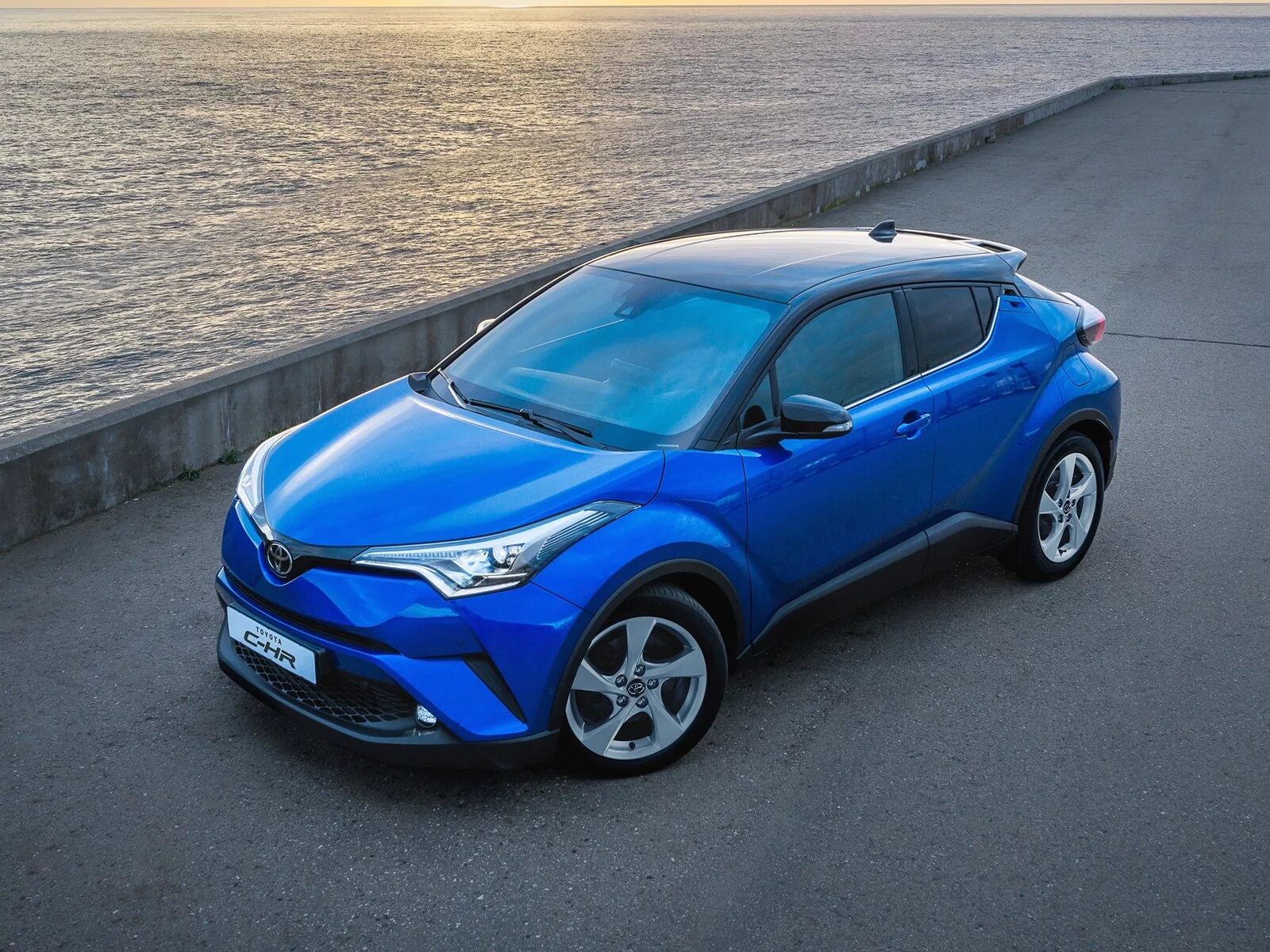 Кроссовер тойота цена. Тойота кроссовер c-HR. Тойота c-HR 2018. Toyota Chr 2016. Toyota Chr 2018.