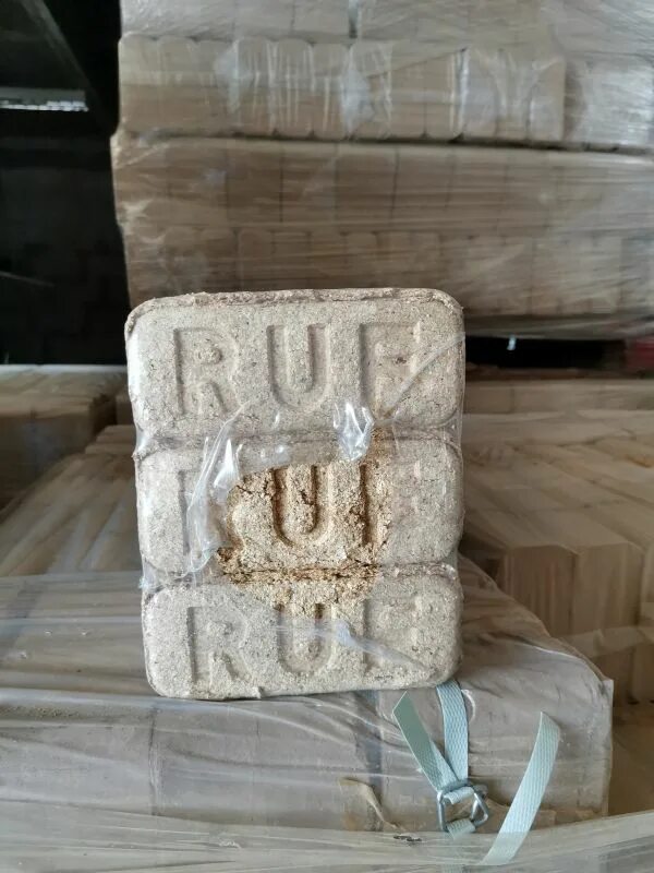 Брикеты топливные ruf 10 кг. Топливные брикеты ruf. Брикеты для печи. Топливные брикеты в калининграде. Топливные брикеты руф.