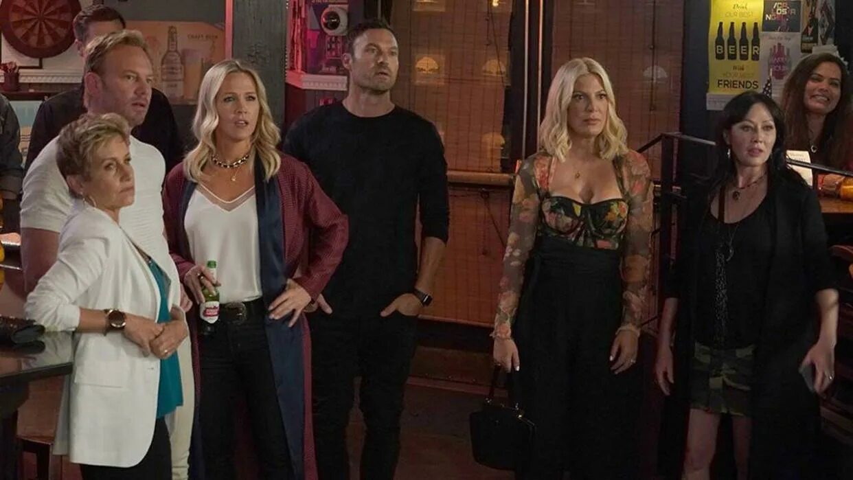 Беверли хиллс 90210. Беверли-хиллз 90210 1990. Беверли-хиллз 90210. Беверли хиллз сюжет. Беверли хиллз сюжет.