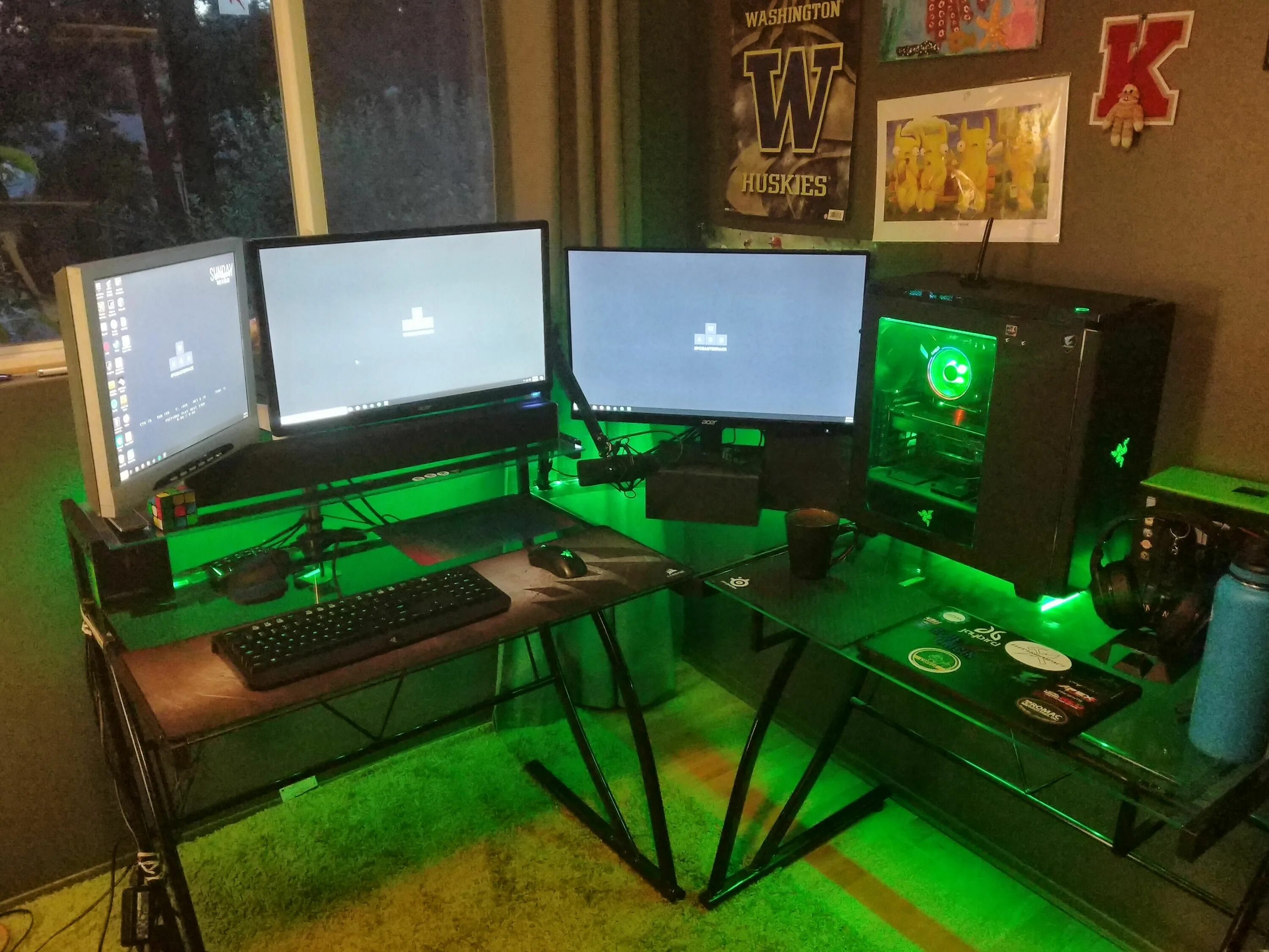 Razer setup. Геймерская комната razer. сетап рейзер. игровой сетап razer. шоу рум razer.