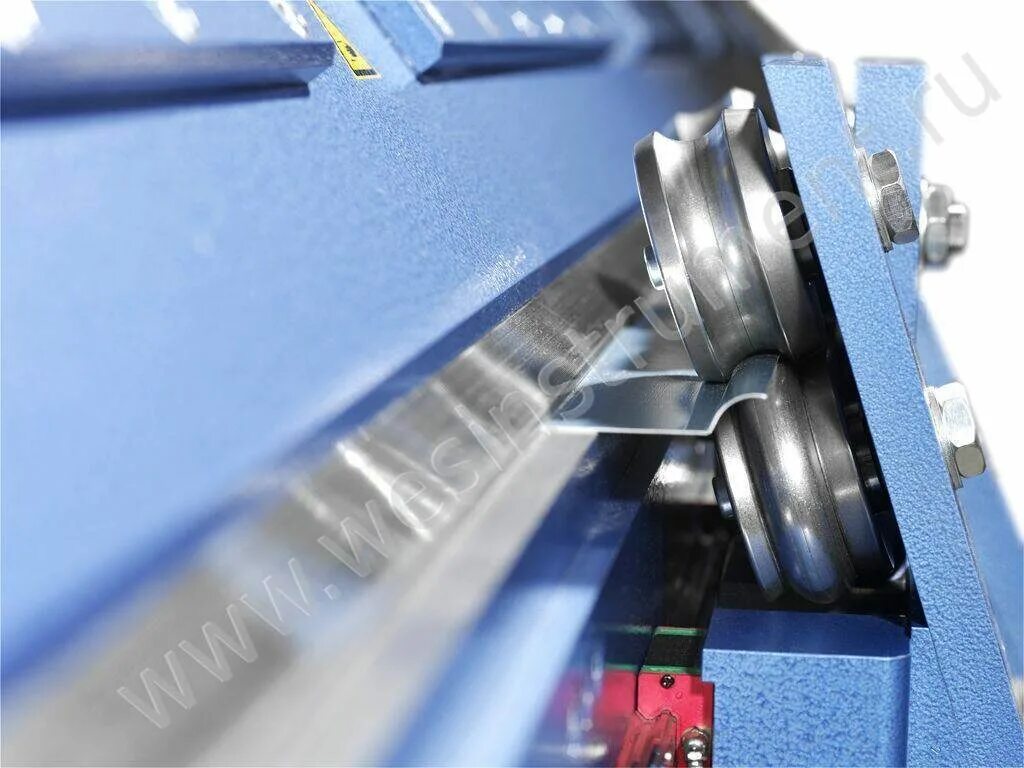 отбортовка листового металла. отбортовка кромок оцинкованного листа. отбортовка листового металла 180 градусов. отбортовка r100. отбортовка листового металла.