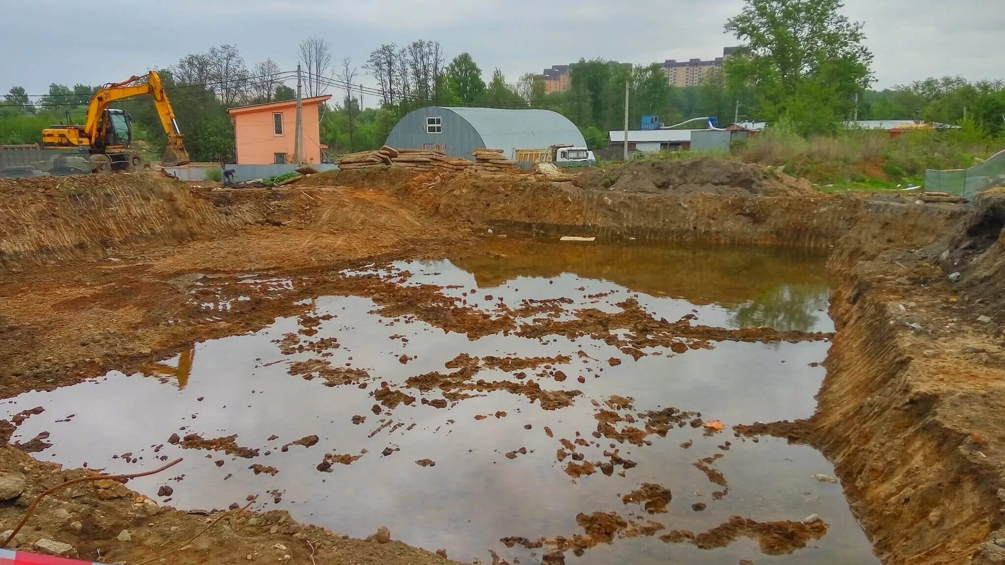 Повышение уровня грунтовых вод нарушающее нормальное. Повышение уровня грунтовых вод. высокий уровень грунтовых вод. грунтовые воды на участке. поднятие уровня грунтовых вод.