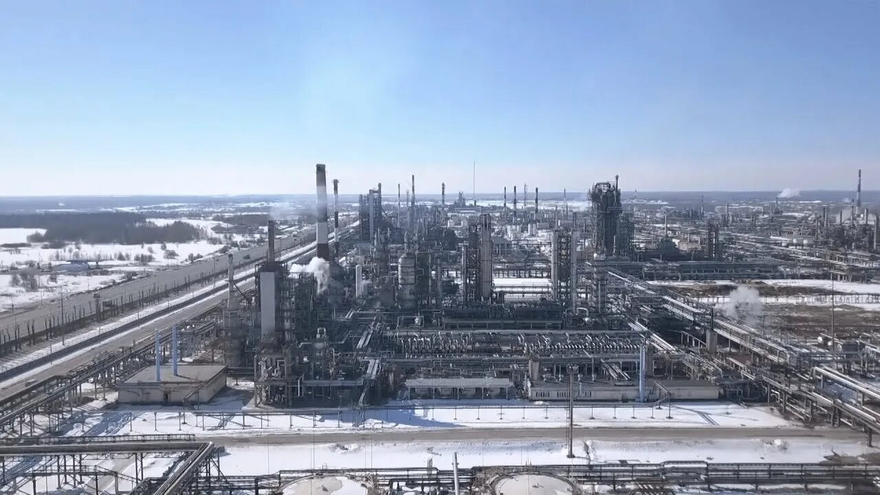 Какие нпз пострадали от беспилотников в россии. Ново-Ярославский нефтеперерабатывающий завод (Славнефть-ЯНОС). Нефтеперерабатывающий завод Ярославль. Завод НПЗ Ярославль. Завод ЯНОС В Ярославле.