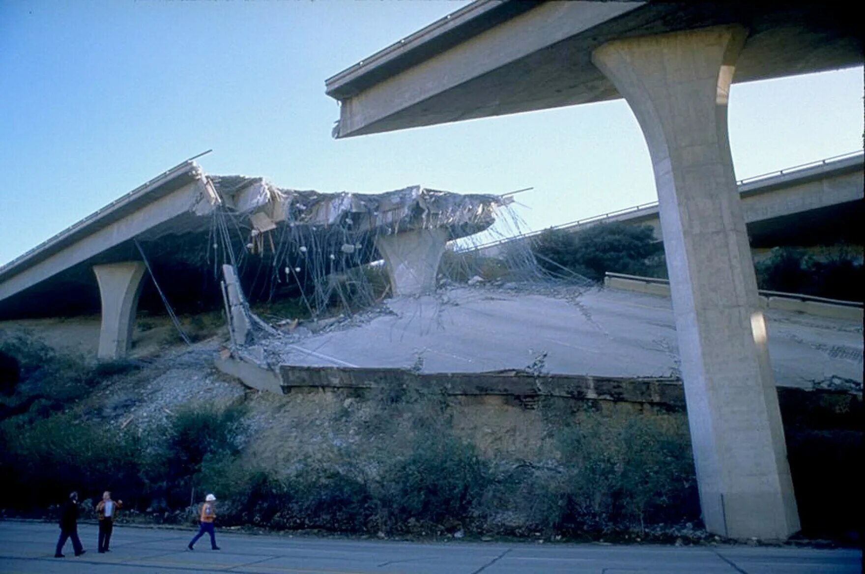 Землетрясение 5 апреля 2024. Землетрясение в Лос-Анджелесе 1994 года. 1994 Northridge earthquake. Землетрясение в Лос-Анджелесе 1994 землетрясения в США. Землетрясение в Нортридже 1994.