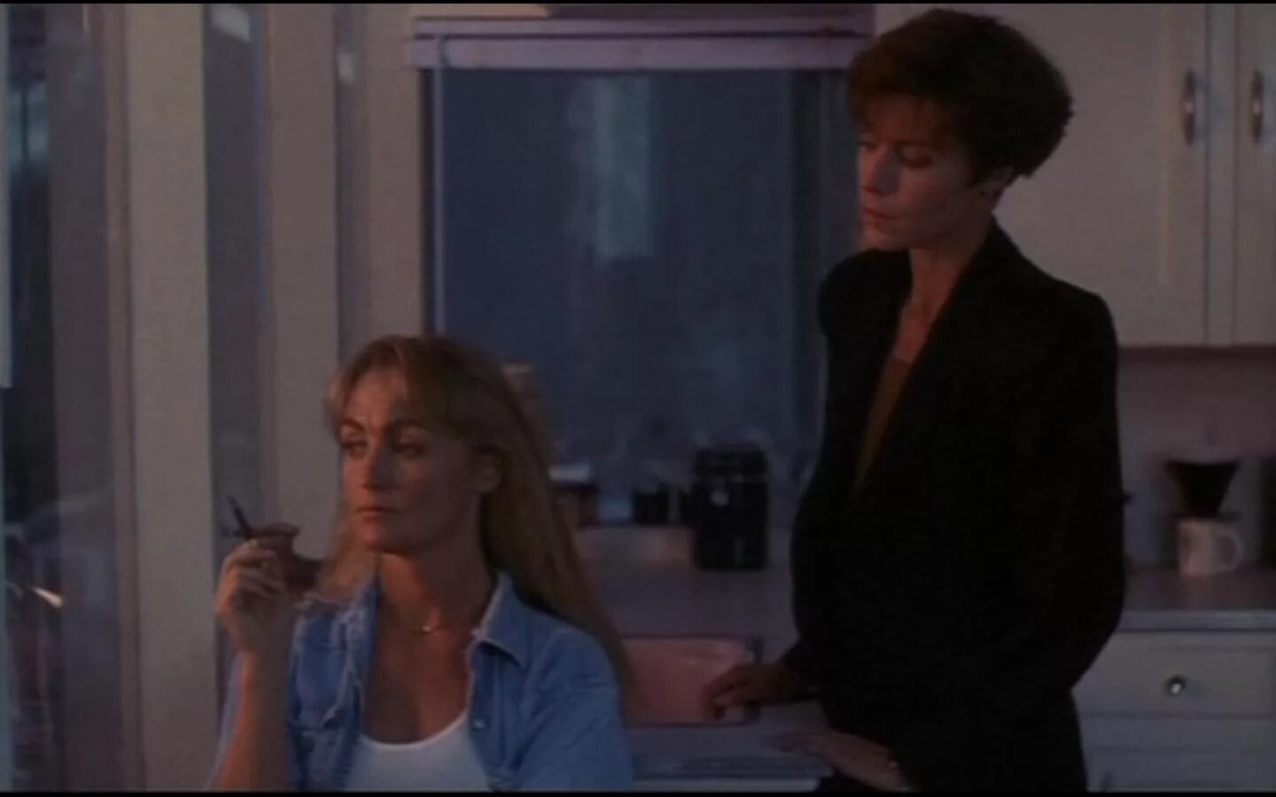 Claire moon. Клэр которая упала с луны фильм. Клэр которая упала с луны фильм. Claire moon. Карен трамбо и триша тодд.