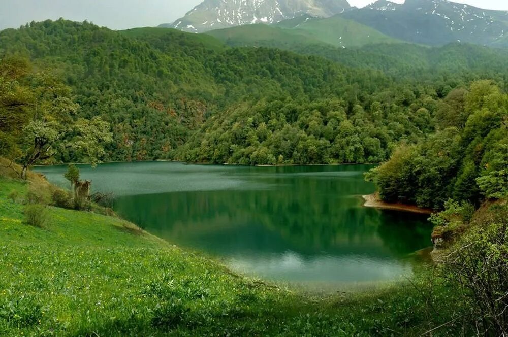 Азербайджан летом. Озеро Гейгель Азербайджан. Озеро Гек гель Азербайджан. Озеро гёйгёль. Гянджа озеро Гейгель.