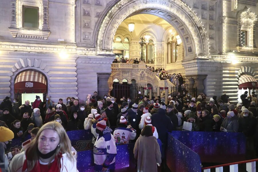 ГУМ мероприятия. Открытие ГУМ катка 2022. День открытия гума. ГУМ толпа народа.