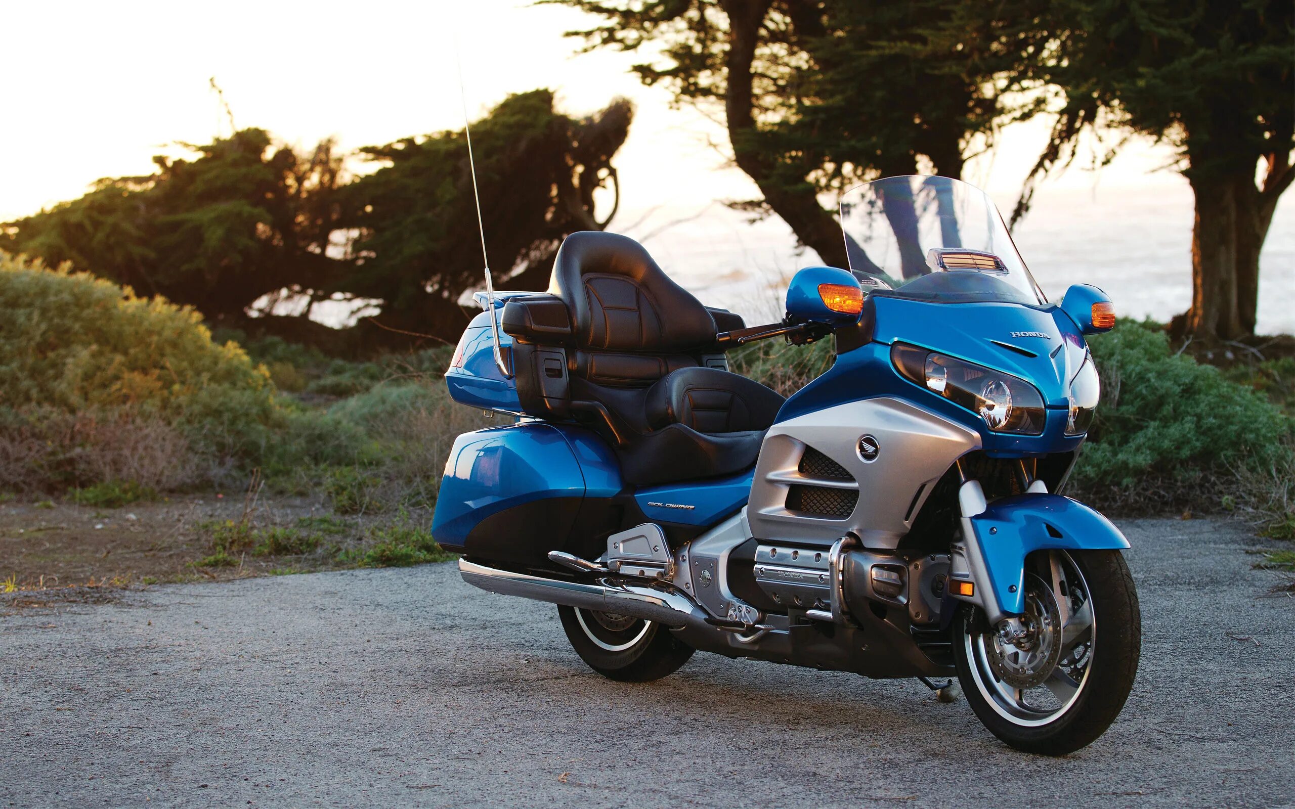 Хонда голд винг 2018. Honda gold wing 2021. Honda goldwing 1800 2021. Touring motorcycle. Голдвинг мотоцикл 1800 2020 девушки.