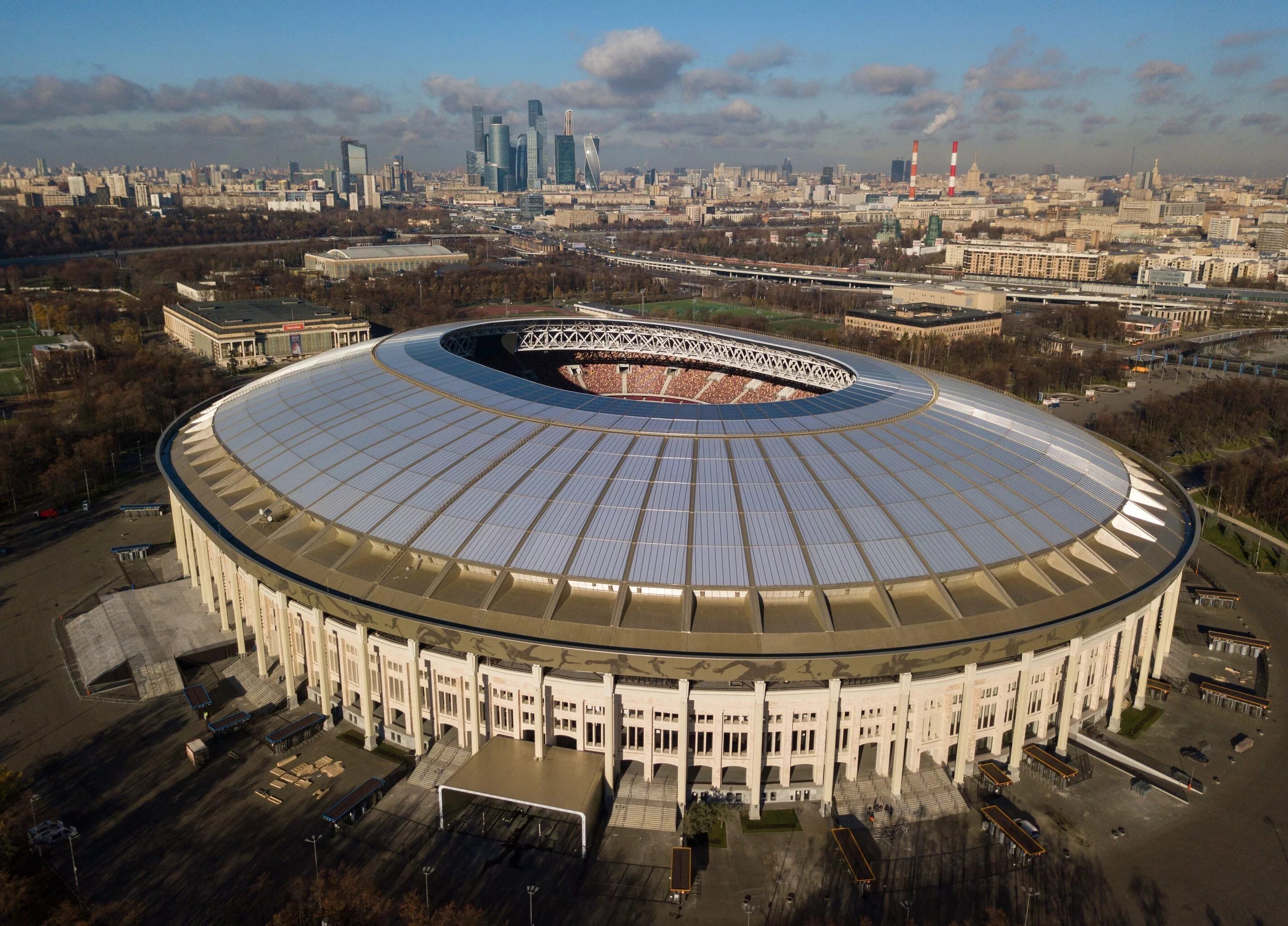 Стадион г москва. Олимпийский комплекс Лужники Москва. Стадион Лужники Москва. Спортивный комплекс Лужники в Москве. БСА Лужники Москва.