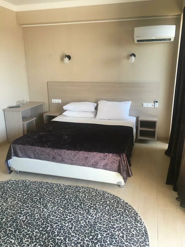 Гостевой дом зеленый попугай адлер. Лазаревское ушакова 5. Лазаревское ушакова 15. Гостевой дом ушаковых. Гостевой дом ушаковых.