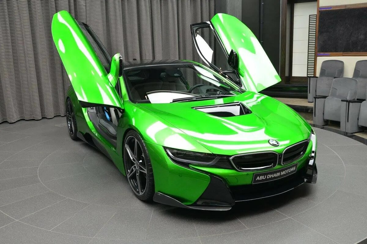 Зеленая машина фото. BMW i8 Green. BMW i8 салатовая. БМВ i8 2020 салатовая. БМВ ай 8 зеленая.