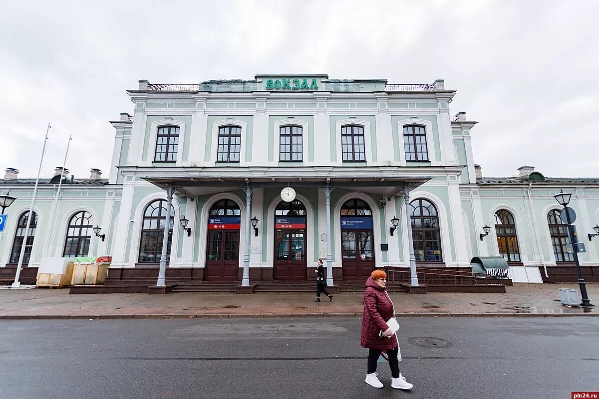 Псков Привокзальная площадь. Привокзальная площадь д.2 Курск. Привокзальная 1 Орел. Вокзальная площадь Курск. Пл вокзальная