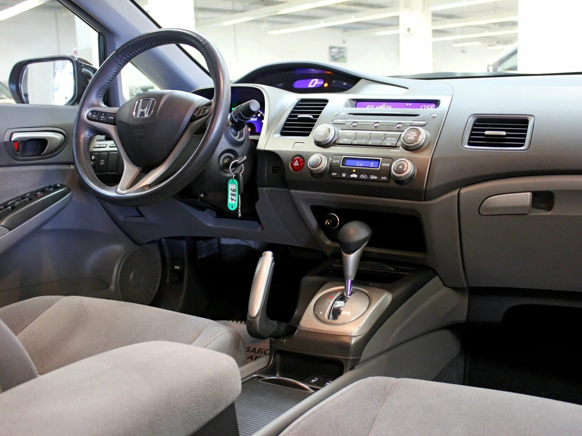 Хонда срв 2008 2. Honda civic 2008 автомат робот. Honda civic viii 2008 1. Хонда автомат. Honda civic 2008 седан.