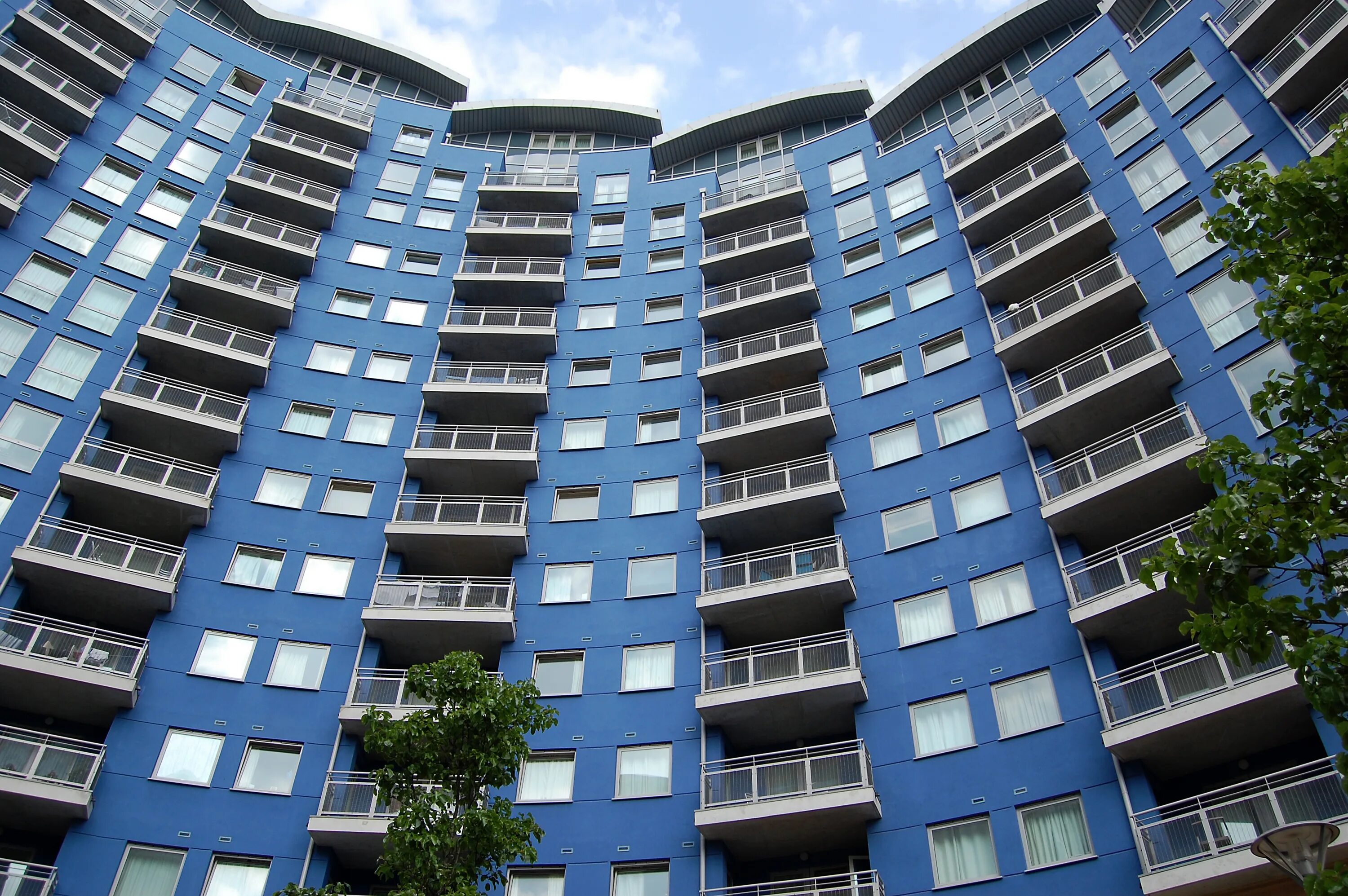 My block of flats has got. Block of flats. block pf flats. building мы block of flats. block of flats в великобритании.