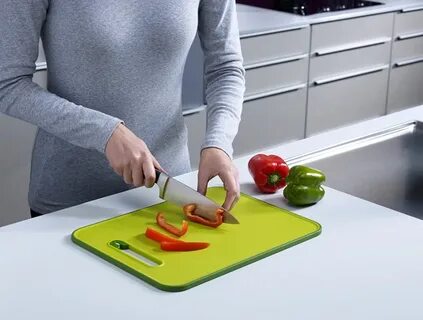 Разделочные доски и ножи должны