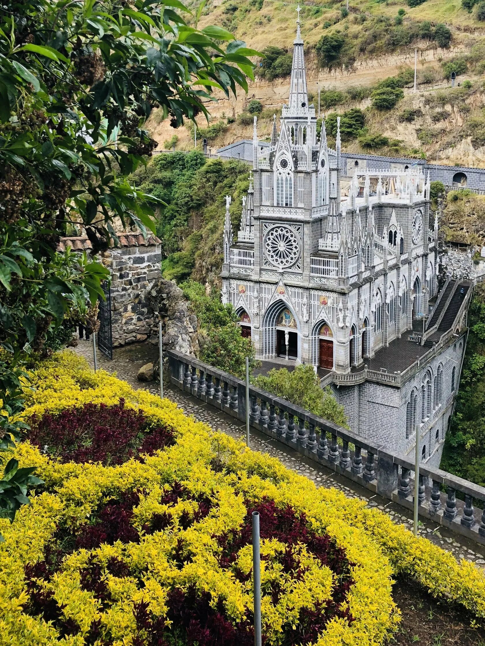Самые яркие достопримечательности. Церковь las Lajas Колумбия. Сантуарио де Лас Лахас.