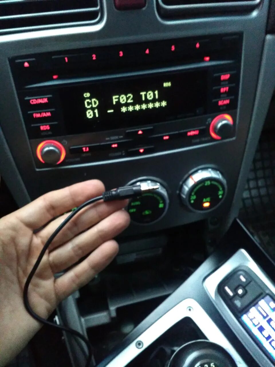 Замена штатного магнитофона Kenwood на Clarion PF-2947A-B от Forester SH - Subar