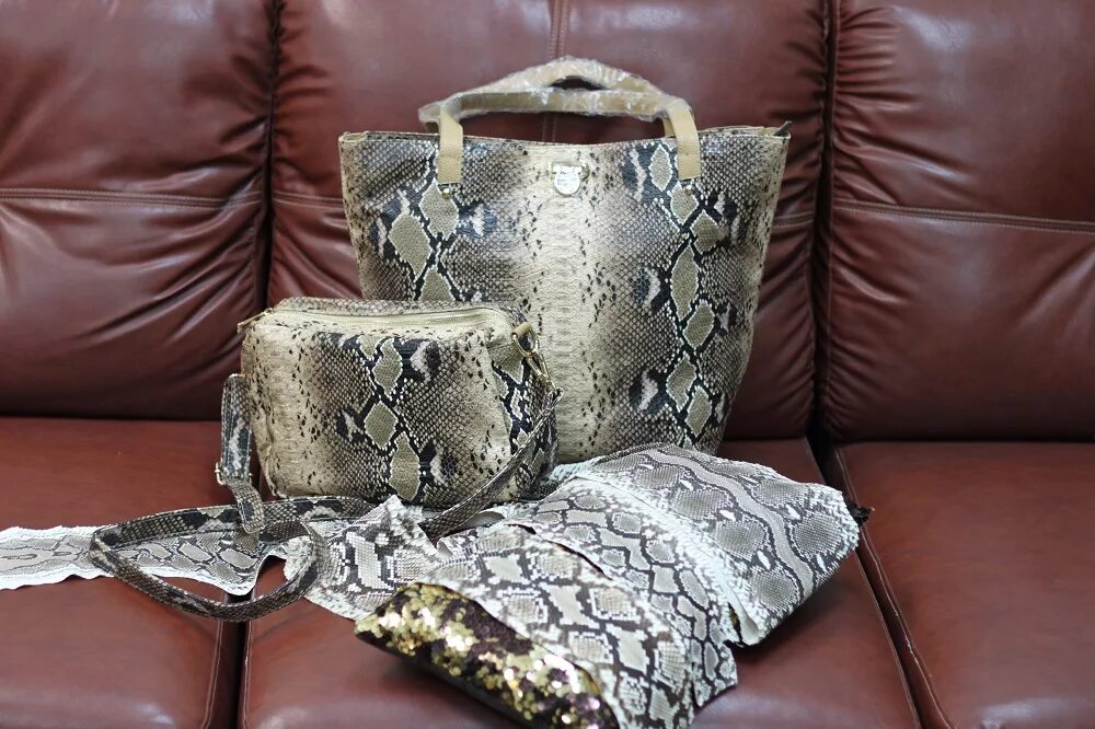 кожа madras chocolate. дубитель для кожи. двойная строчка на коже. изделия из крокодиловой кожи тайланд. эпидермолитический ихтиоз.