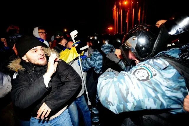 16 ноября 2013 года. Избиение студентов в киеве 2013. избиение студентов на майдане. разгон майдана 29 ноября 2013 года. избиение студентов в киеве в ноябре 2013.