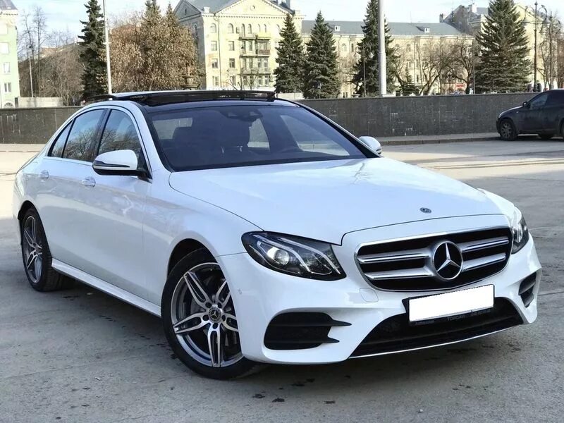 Мерседес w213 купить. Mercedes e200 w213. Мерседес е200 w213 белый. Мерседес-Бенц w213 белый. Мерседес е200 213.