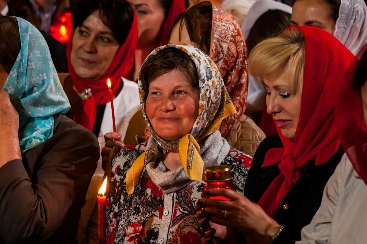 Платок на Пасху. Старообрядцы платок. Платок в Церковь. Платок на Троицу в Церковь.